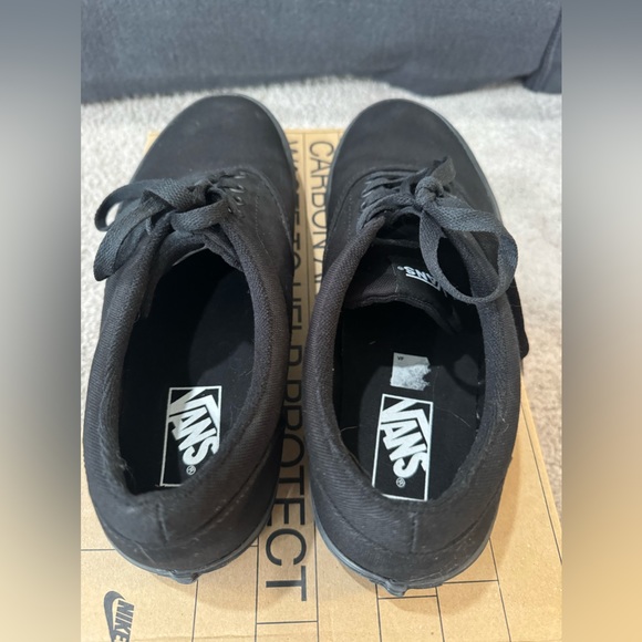 Men’s Vans Doheny Skate Shoes - Picture 2 of 10